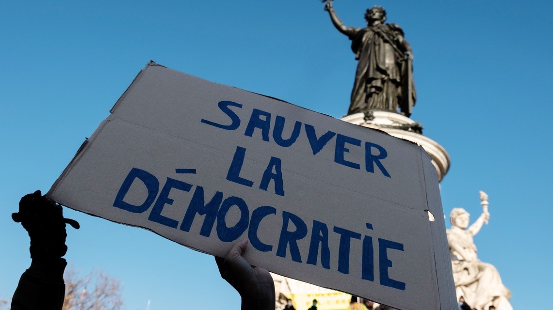 You are currently viewing France : crise démocratique ? Crise institutionnelle ? Crise politique ?
