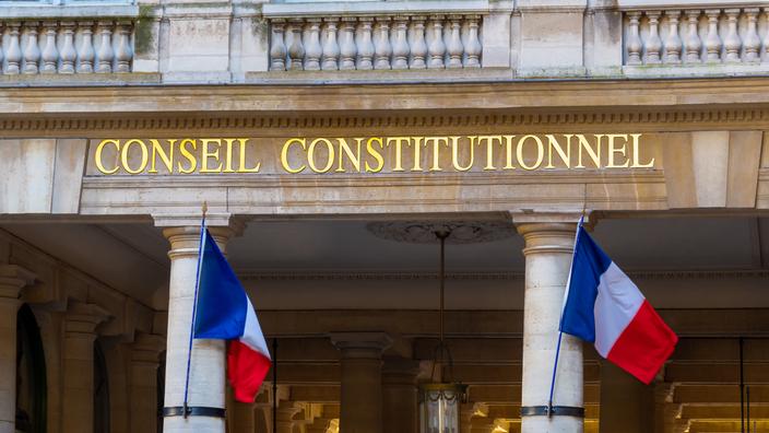 You are currently viewing Loi Immigration : le Conseil Constitutionnel au secours d’Emmanuel Macron