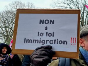 Lire la suite à propos de l’article Loi immigration : Emmanuel Macron refuse la démocratie parlementaire