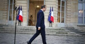 Lire la suite à propos de l’article Démission de Sébastien Lecornu : l’impasse présidentielle aggrave la crise démocratique